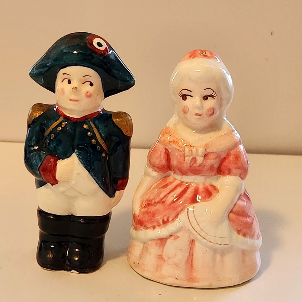 Vintage 1992 Enesco Debra Cosentino Colonial Couple Salt & Pepper Shakers Set